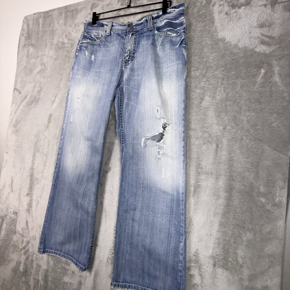 BKE Jeans Mens 34x30 Tyler Bootcut Distressed Whiskered Western Cowboy Buckle - Picture 3 of 16